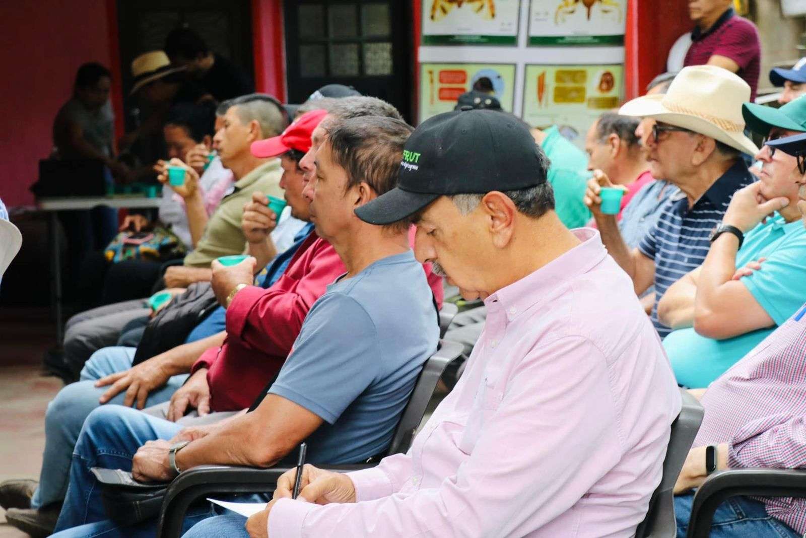 Gran éxito en la capacitación para agricultores de mango en La Trinita