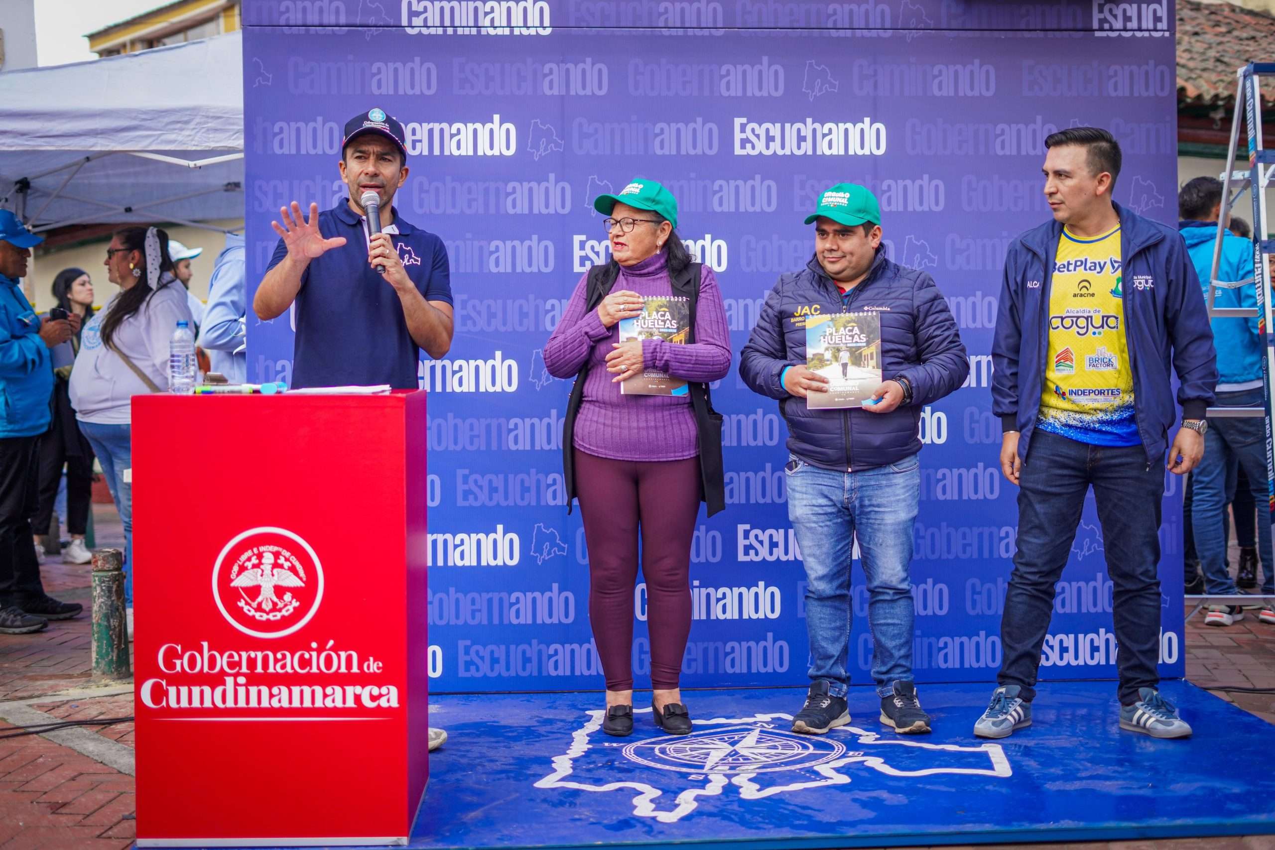 Gobernador Jorge Emilio Rey firma convenios en Cogua
