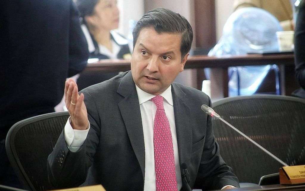 “El sistema de salud requiere ajustes y mejoras, pero no acabarlo de un tajo”: senador David Luna