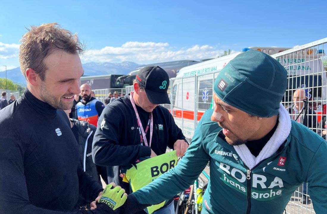 Daniel Martínez probó a sus rivales en la etapa 12 del Giro de Italia