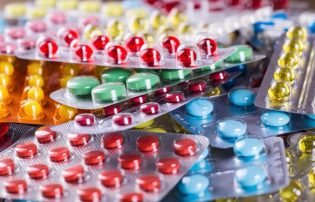 Contraloría anuncia medidas tras la decisión de Cruz Verde de no suministrar medicamentos a pacientes de la EPS Sanitas