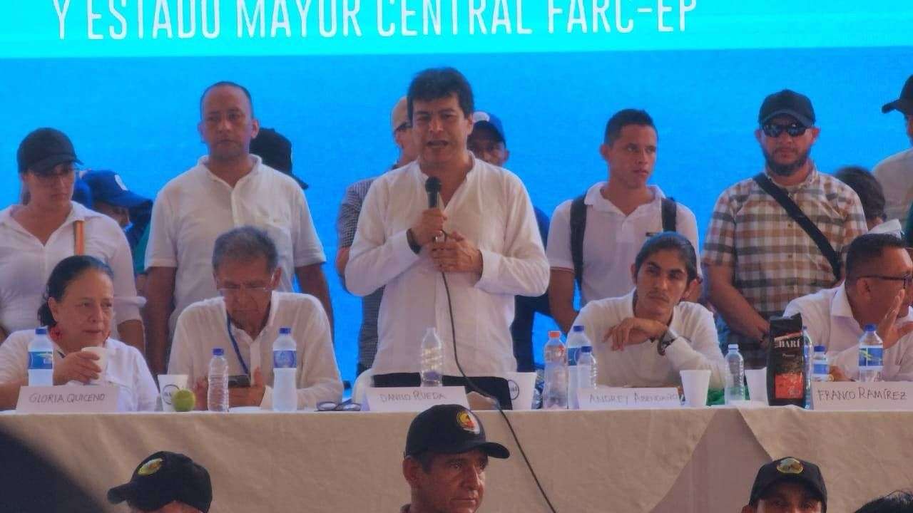 Gobierno anuncia reanudación de diálogos con las disidencias de las Farc al mando de alias ‘Iván Mordisco’*