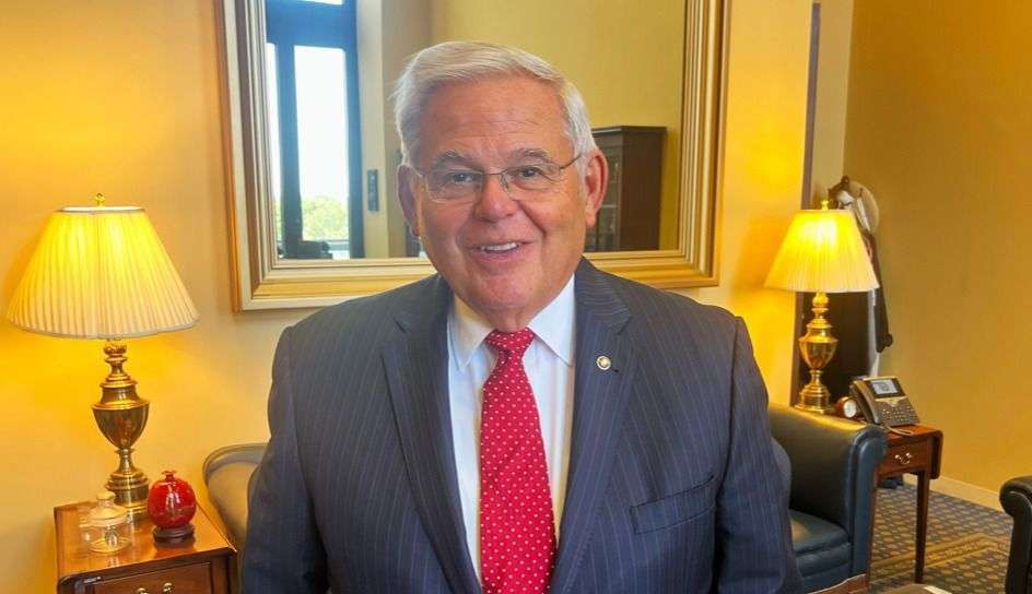 Senador estadounidense  Bob Menéndez, uno de los principales aliados de Colombia, enfrenta escándalo por presunta corrupción