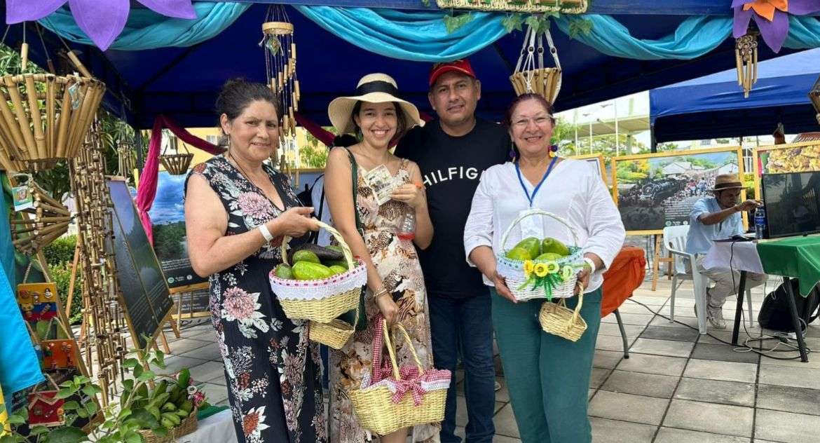 Apulo brilla en el Encuentro Nacional de Mujeres del Bicentenario