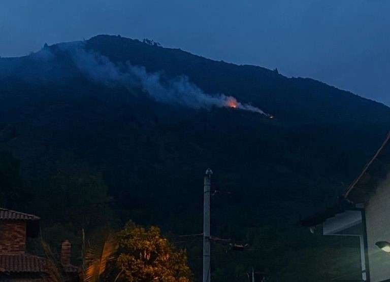 Incendio forestal en el municipio de Cota