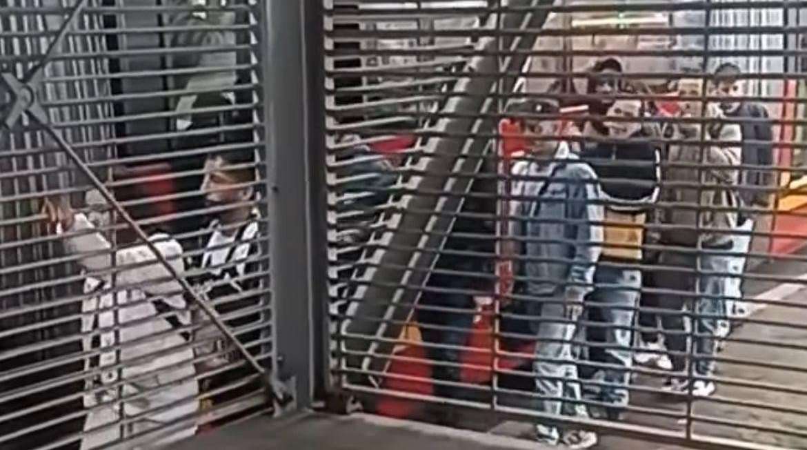 Denuncian aumento de “colados” y agresiones en estaciones de Soacha