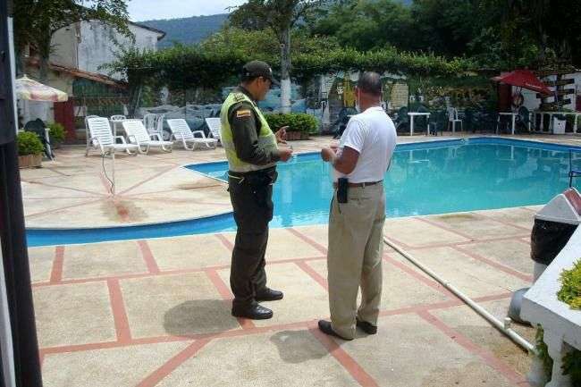 Capturan a ladrones de fincas en Girardot: ofrecían asear piscinas, pero dejaban limpias de pertenencias a sus víctimas