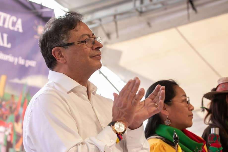 Presidente Petro nombra a exjefes paramilitares como gestores de paz