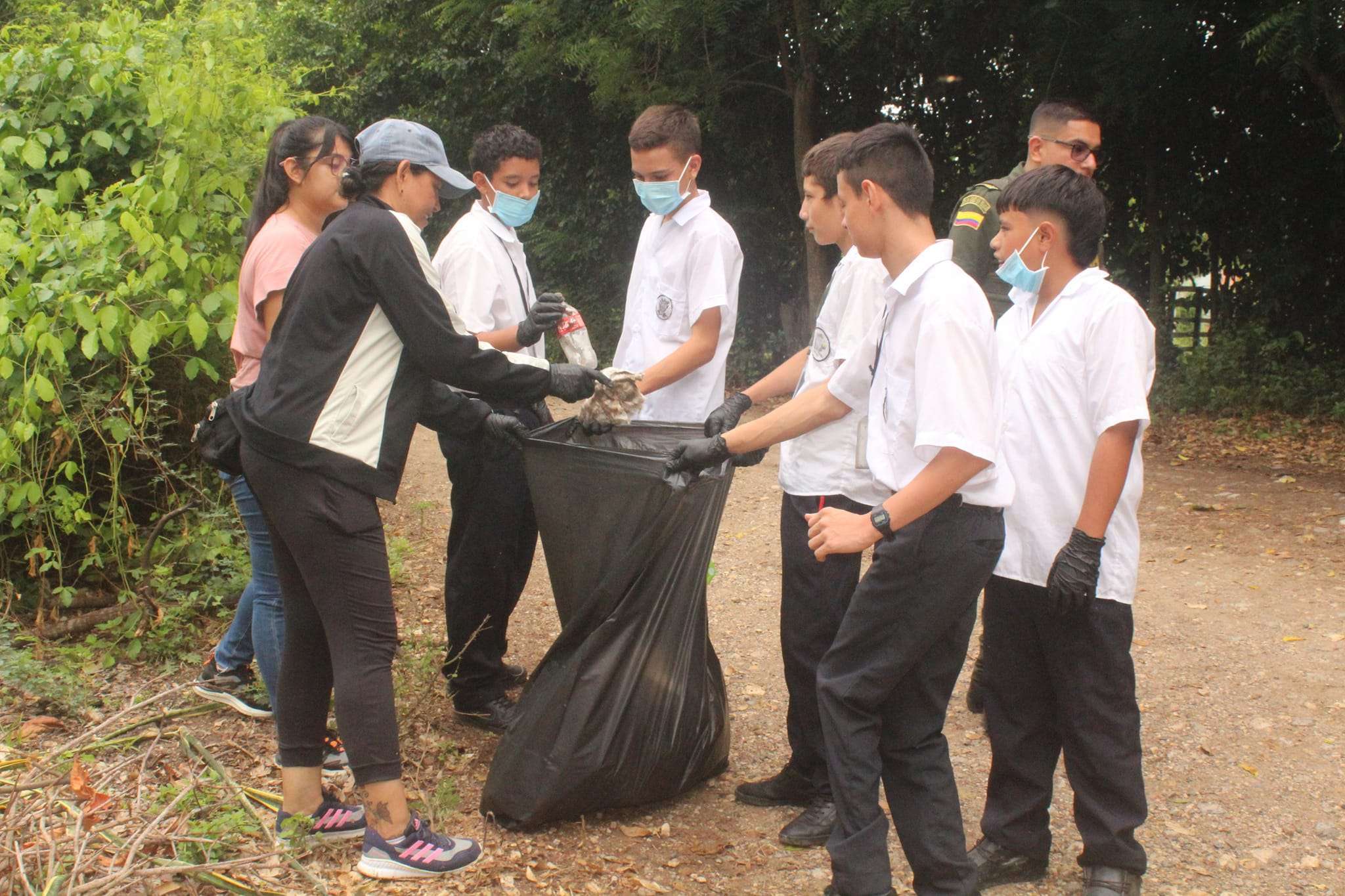 Jerusalén celebra Día Mundial de la Tierra con una jornada de recolección de residuos en riberas del Río Seco