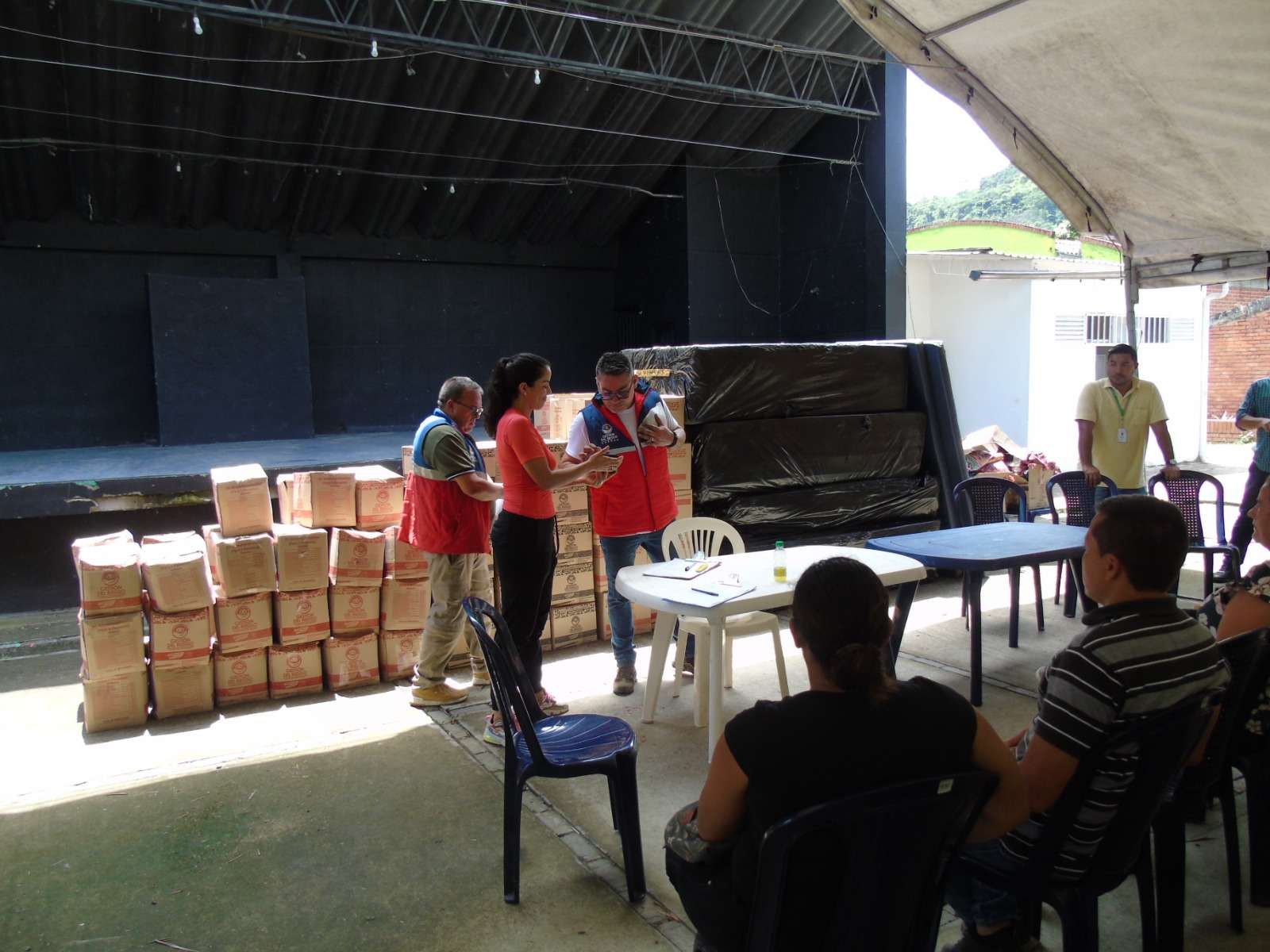 Afectados por ola invernal en Nocaima reciben ayudas humanitarias