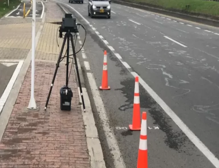 Nuevas cámaras de fotomultas en la vía Cota-Siberia generan  controversia