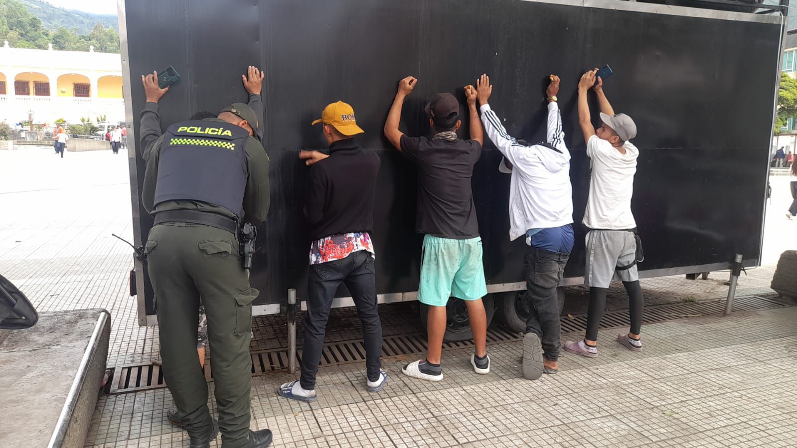 Policía Nacional realiza controles de seguridad para mitigar la delincuencia en Cáqueza