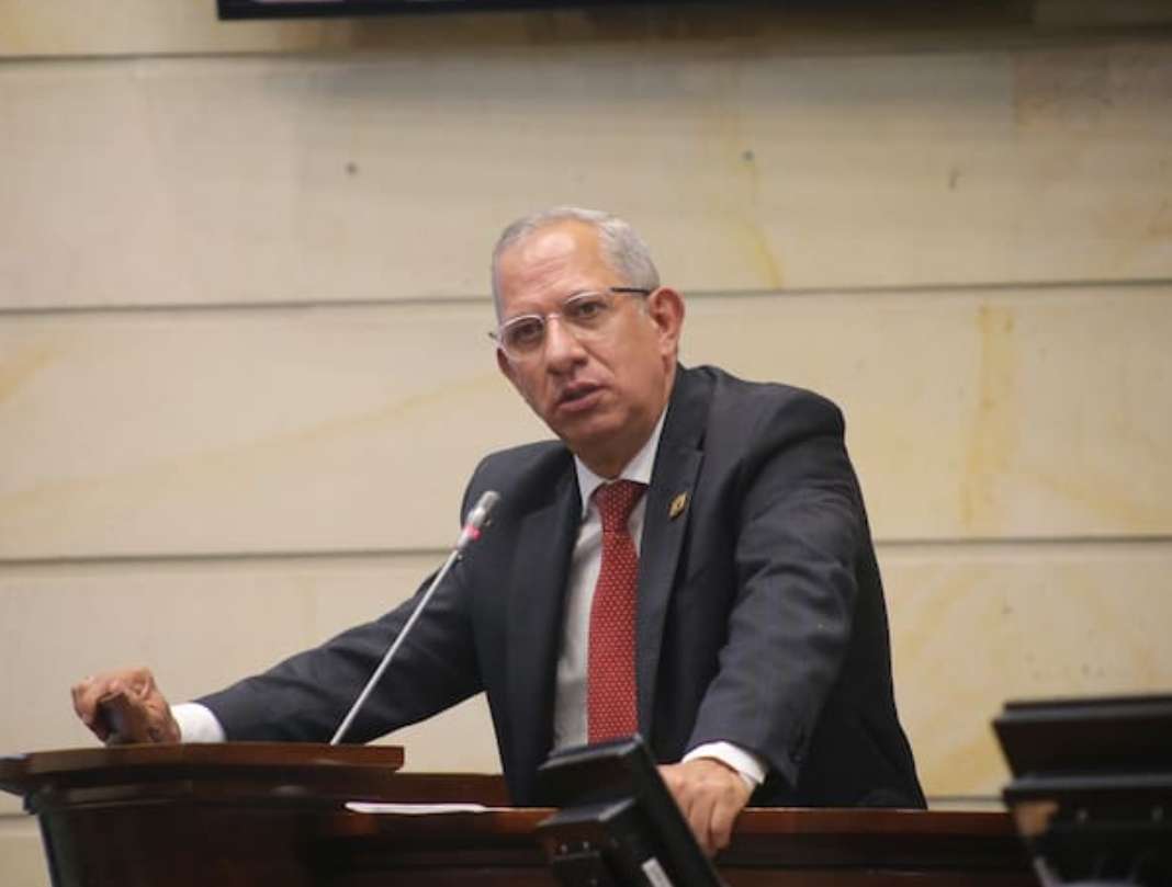 Consejo de Estado suspende provisionalmente a John Roldán como vicepresidente del Senado.