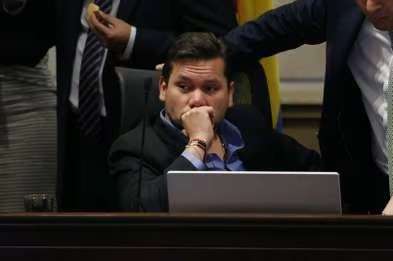Piden renuncia a Andrés Calle