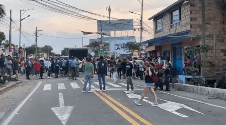 Polémico contrato desencadena bloqueos en La Mesa