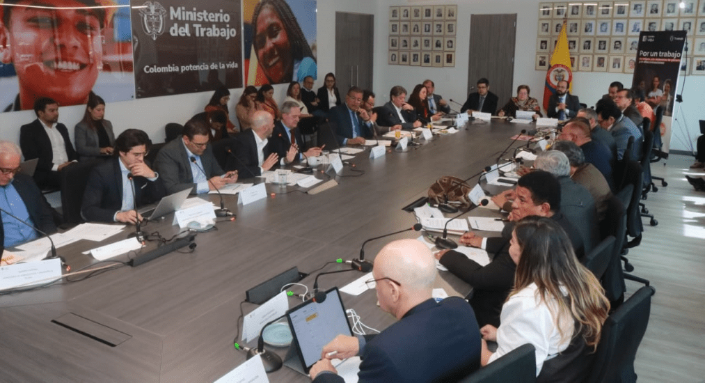 Salario mínimo 2024: mesa de concertación establece siete fechas clave para discusión y anuncio del aumento