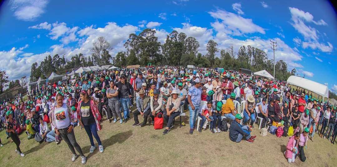 Mosquera rinde homenaje a campesinos y agricultores en su día