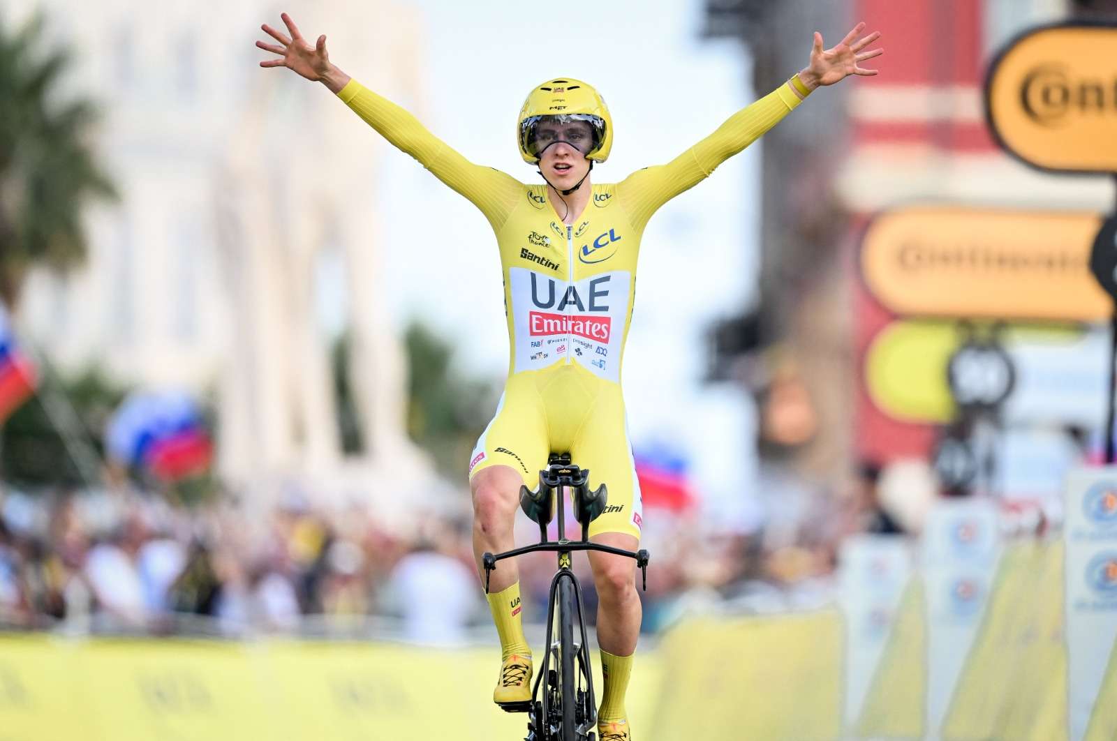 Tadej Pogacar ganó la contrarreloj y se coronó campeón del Tour de Francia