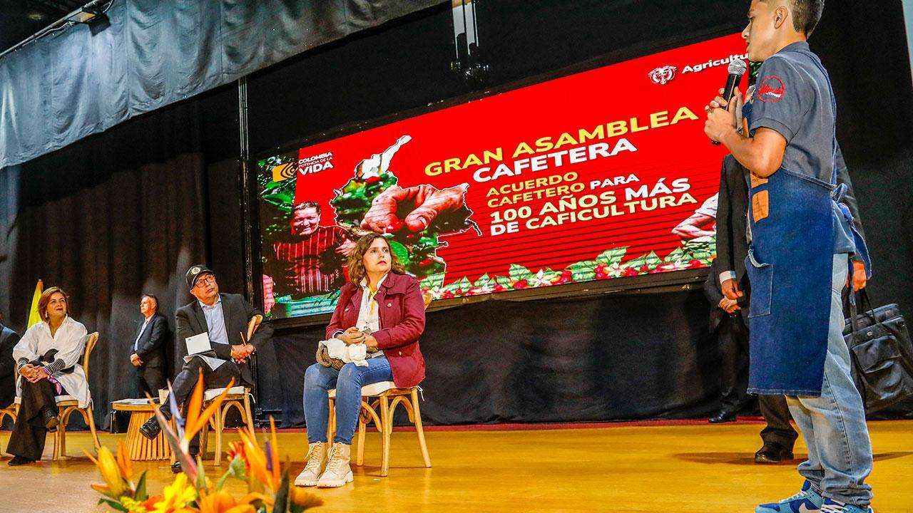 Diálogo crucial para la productividad cafetera en Colombia