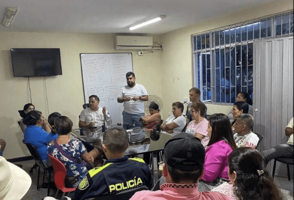 Reunión entre la alcaldía y comerciantes de Paime para coordinar próximos eventos