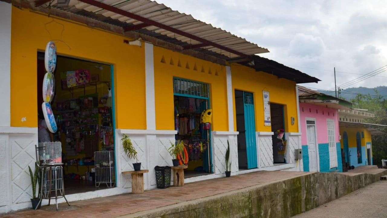 Recuperación de andenes y fachadas para mejorar y embellecer La Mesa