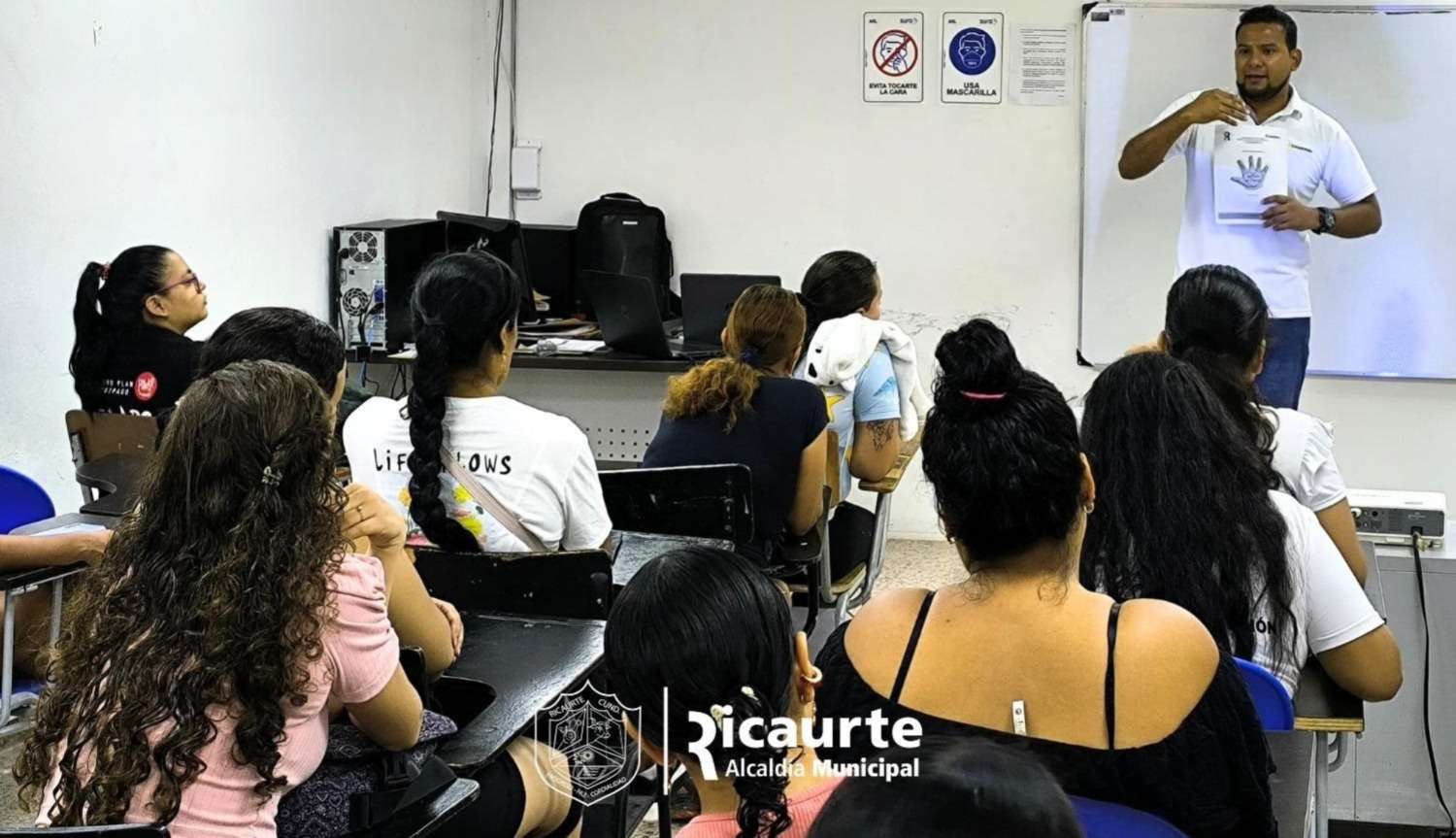 Ricaurte promueve prevención de violencia intrafamiliar con taller para padres