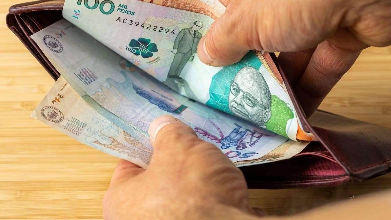 Gobierno definió en 6,2% la base del aumento del salario mínimo para 2025