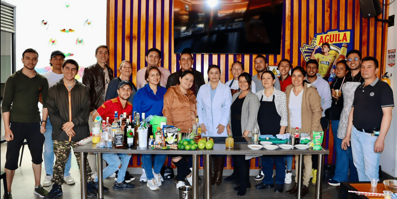 Finalizó el curso de coctelería con el SENA