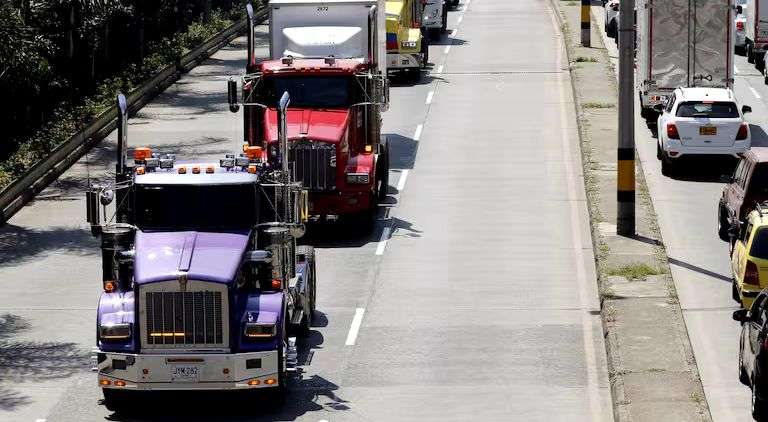 Aún no hay acuerdo entre Gobierno y transportadores: el paro sigue
