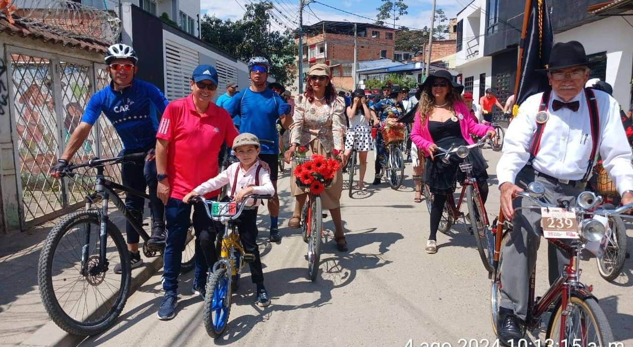 Silvania pedalea por la seguridad vial en un ciclopaseo inolvidable