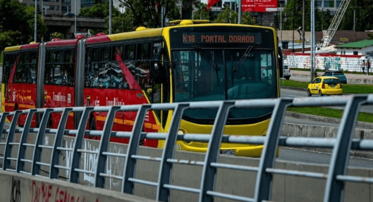 Transmilenio renueva estación bajo alianza con Universidad Salesiana