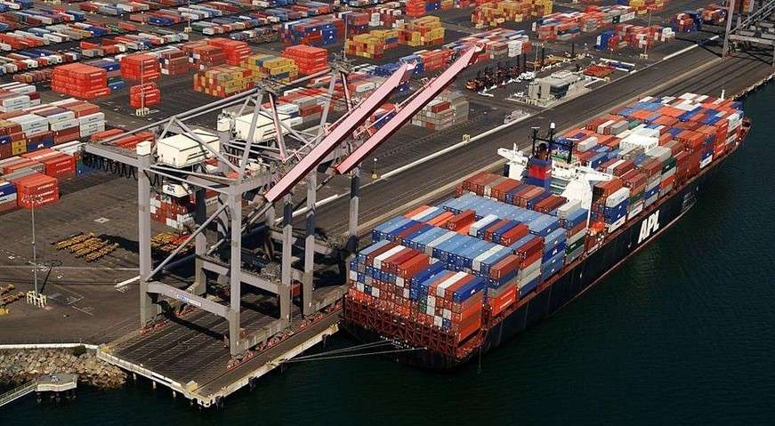 Trabajadores portuarios de EE.UU. inician huelga con impacto económico multimillonario
