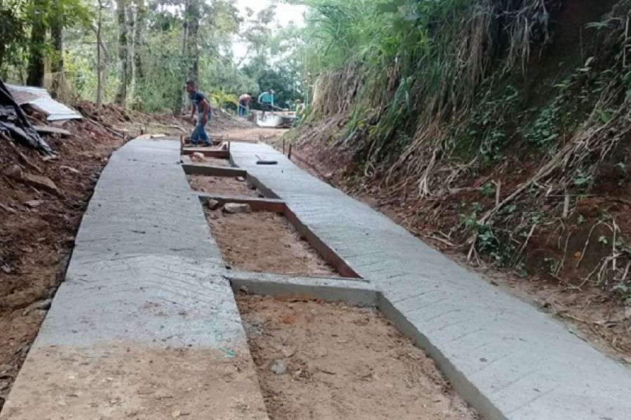 Villagómez avanza en la construcción de placas huella en sus veredas rurales