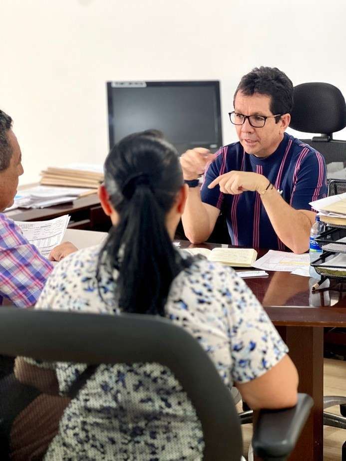 Alcalde de Silvania escucha inquietudes de la comunidad