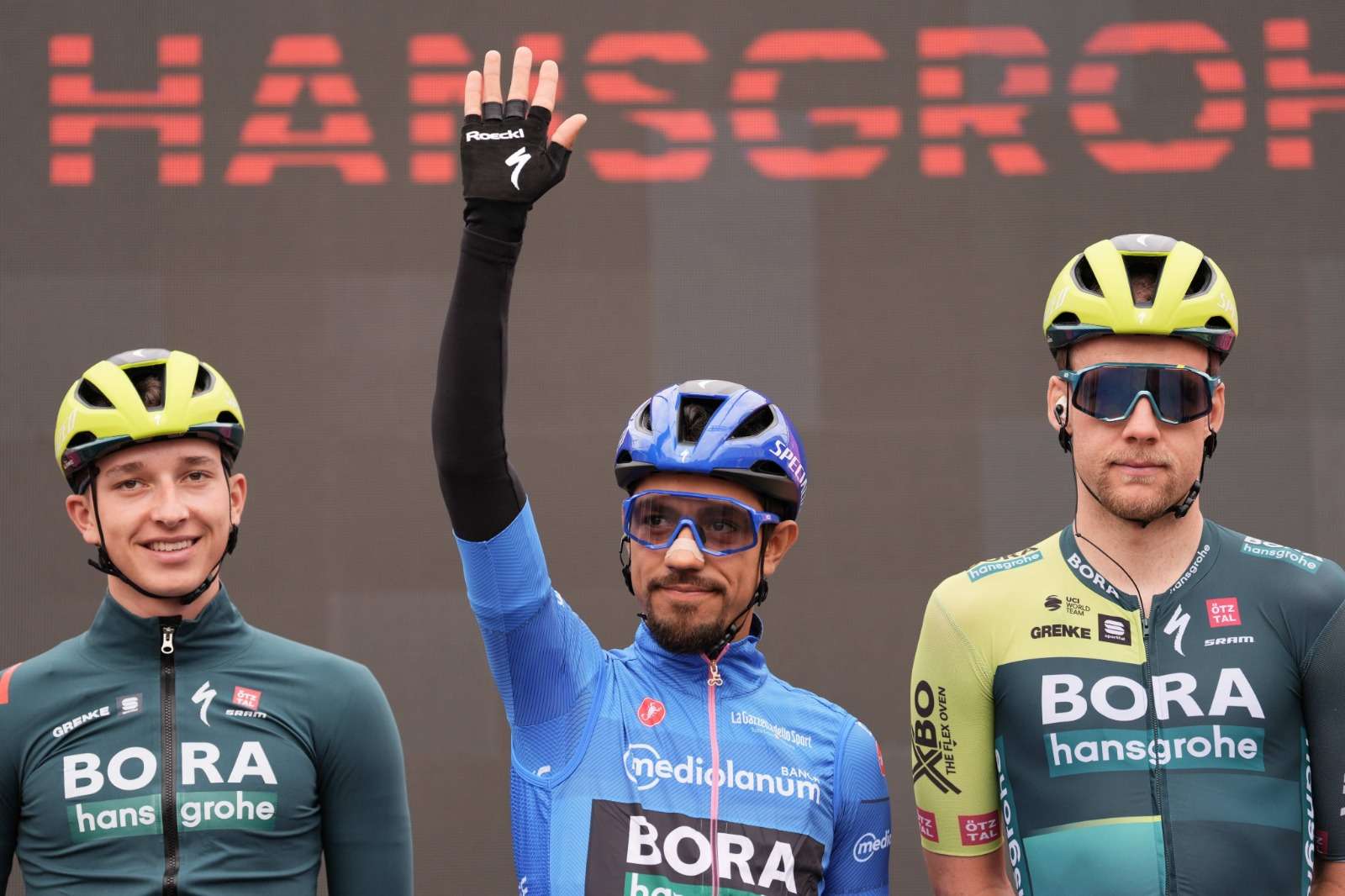 Daniel Martínez sigue en el tercer puesto de la general del Giro de Italia tras la etapa cuatro