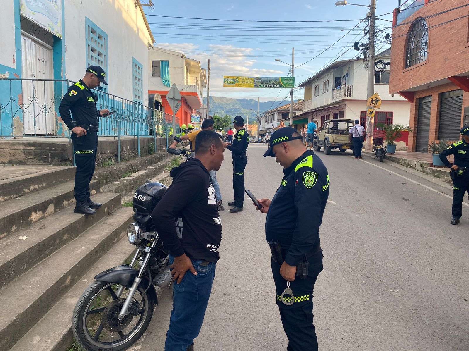 Alcaldía de Viotá y Policía Nacional fortalecen operativos de control para garantizar el orden y la seguridad en el municipio