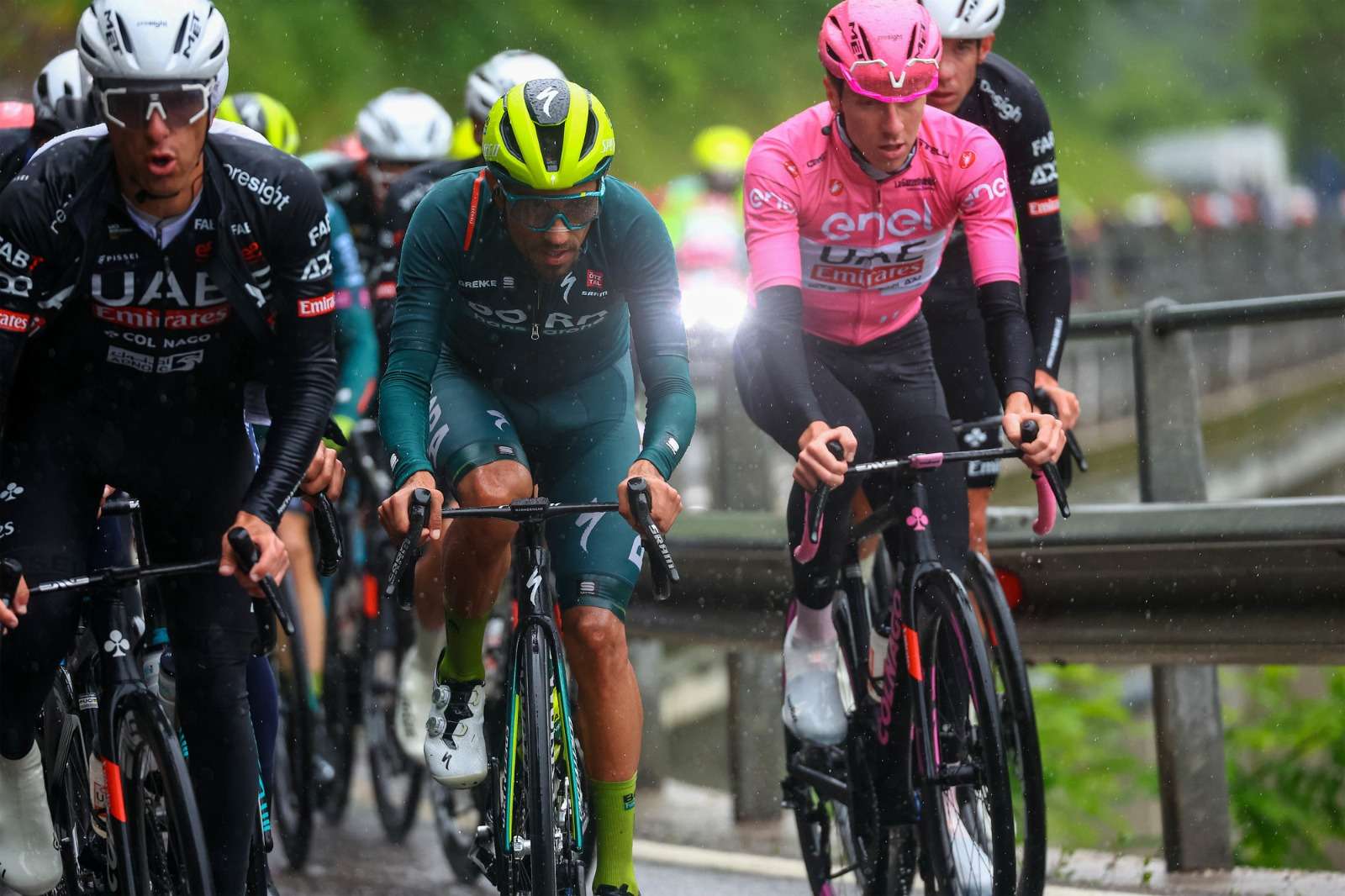 Daniel Martínez se afianzó en el podio del Giro de Italia tras la etapa 17