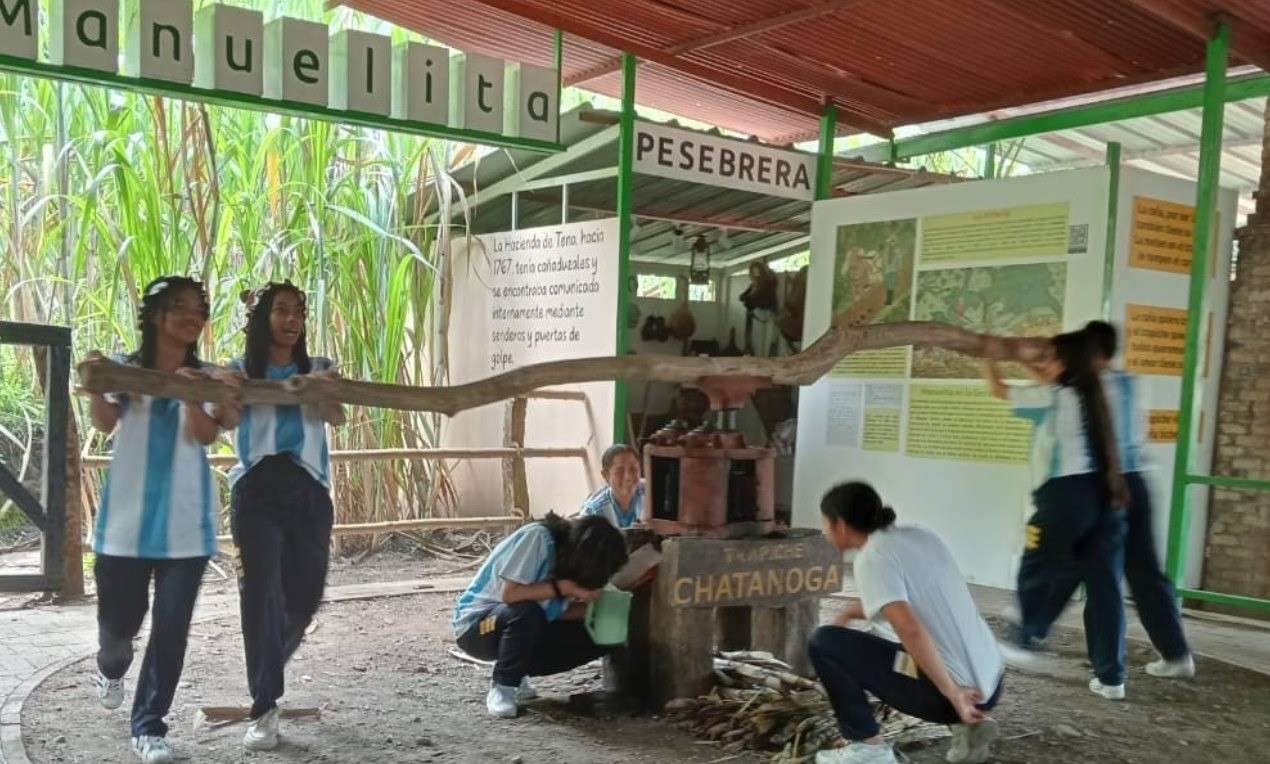 Apoyo de transporte para estudiantes del Proyecto Ambiental Escolar en El Rosal