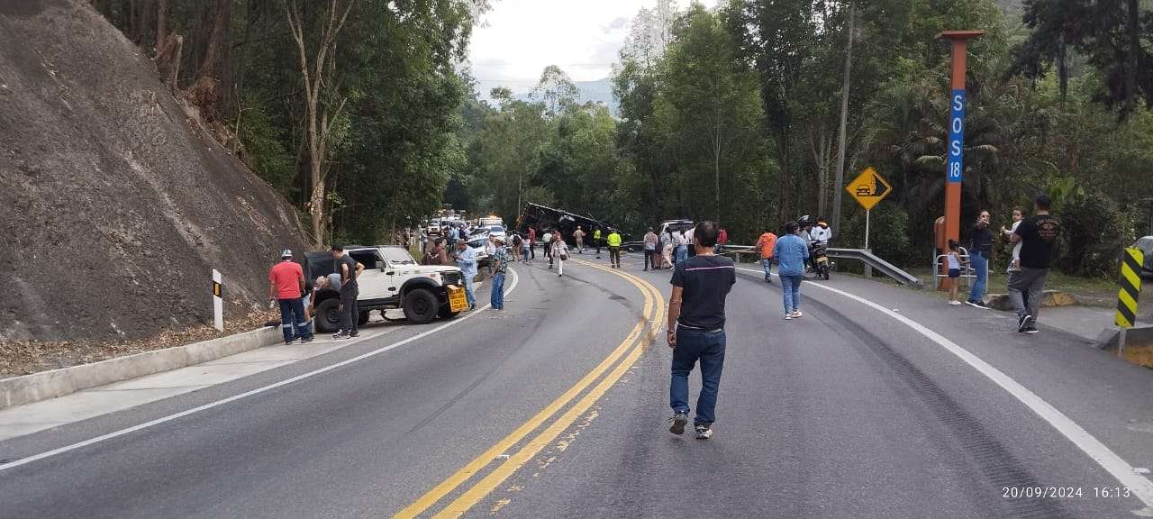 Nuevo accidente en la vía al llano dejó dos fallecidos y siete horas de afectaciones en la movilidad
