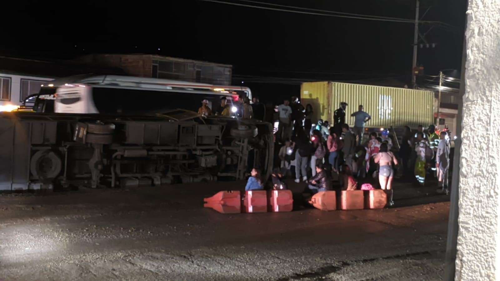 Accidente de tránsito en la vía Bogotá – Girardot deja 15 personas heridas