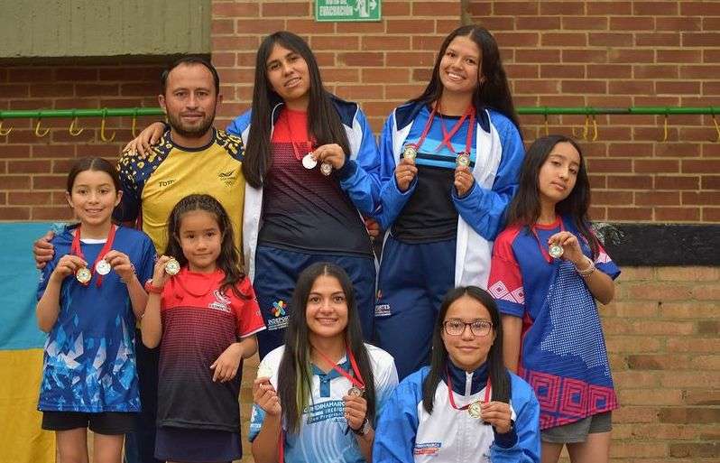 Deportistas de Chía hicieron respetar la casa en la Copa Nacional Femenina de Bádminton