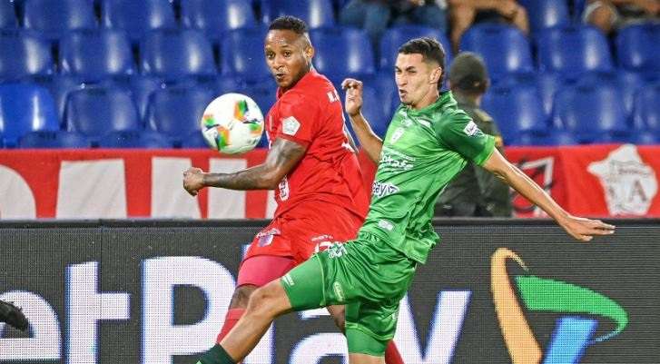 América ganó en el último minuto y Junior no levanta cabeza