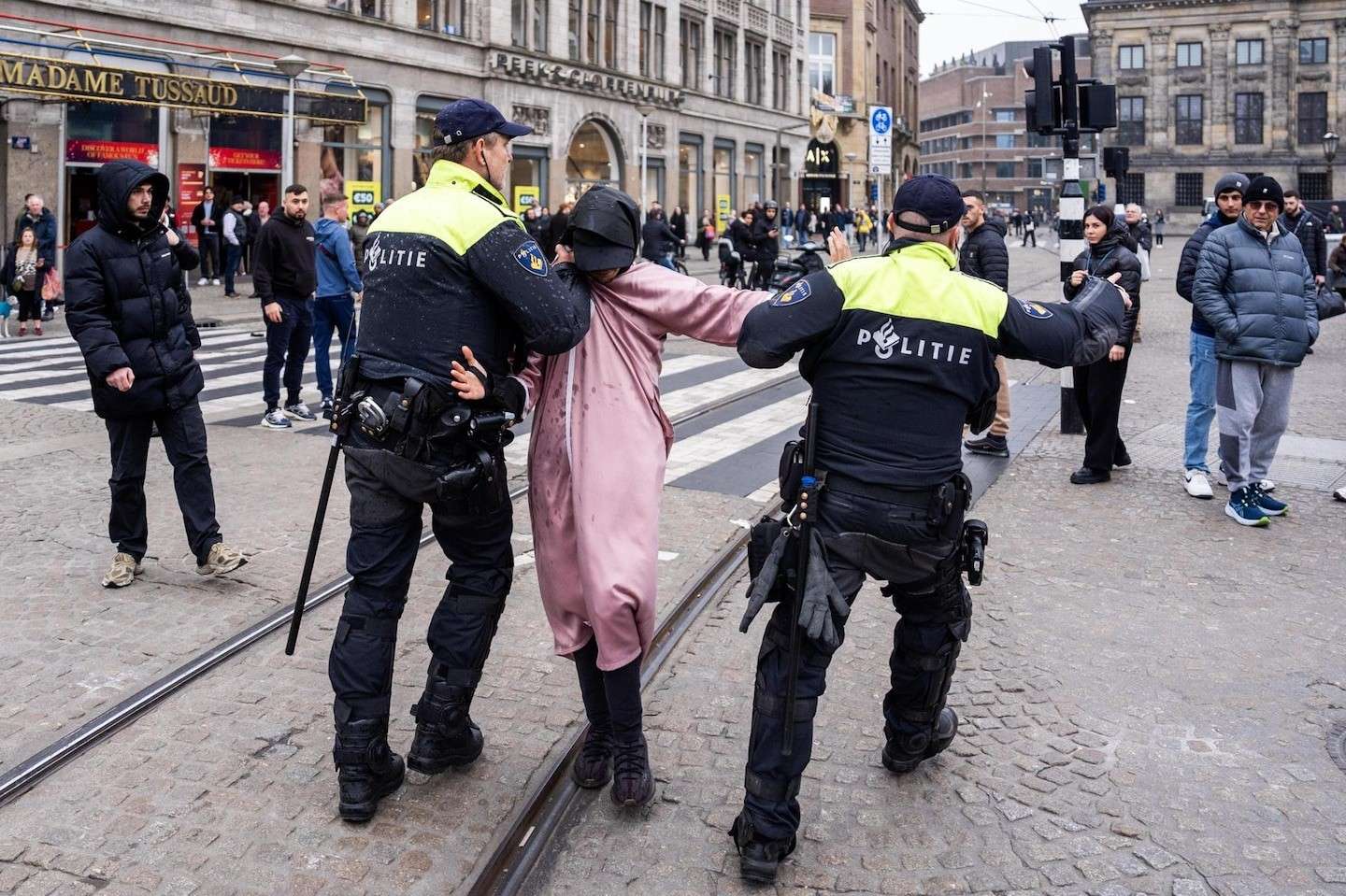 Ámsterdam fortalece seguridad tras ataques a hinchas israelíes
