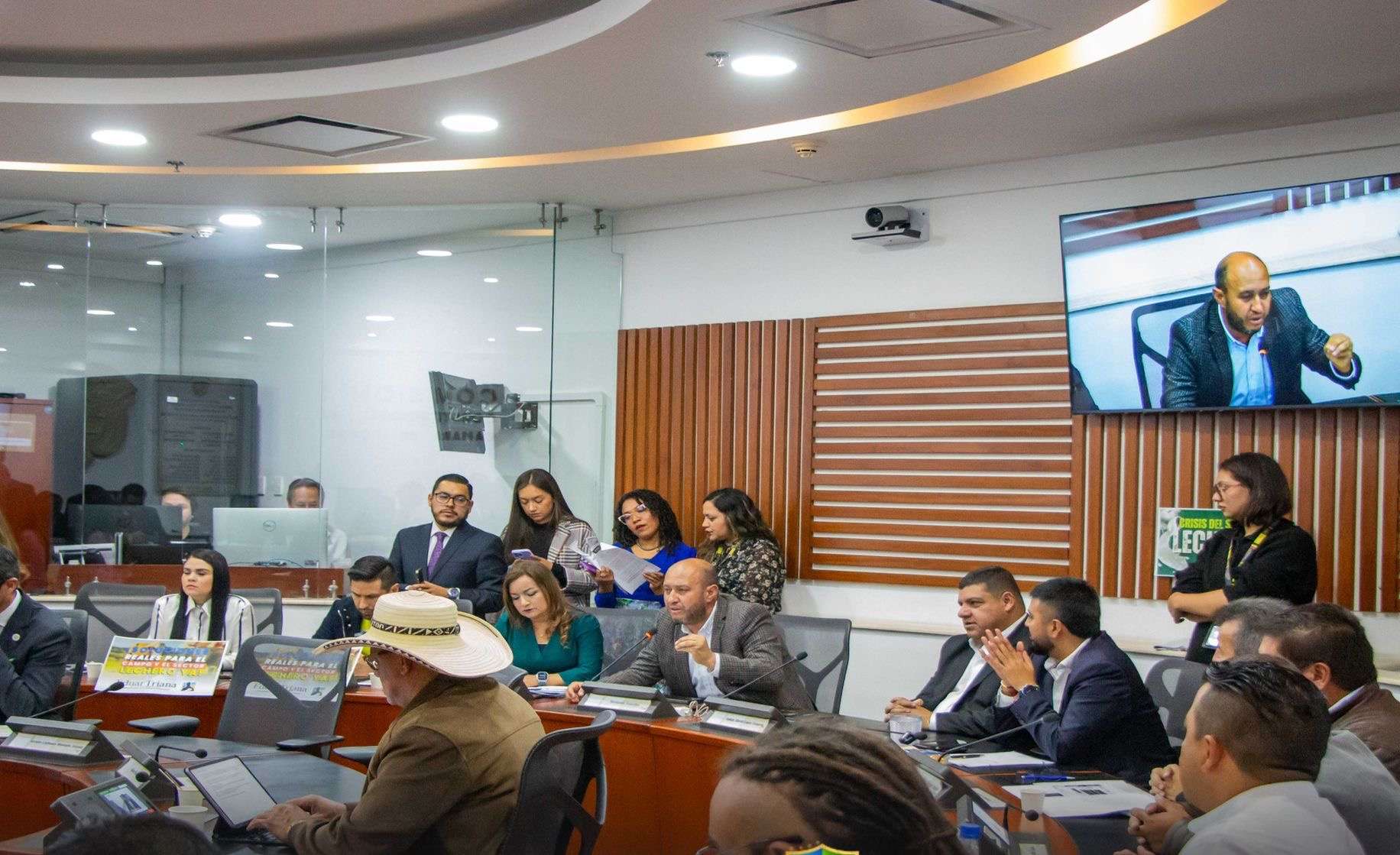 Alcalde Aldemar Cortés interviene en la Cámara de Representantes para defender la crisis del sector lechero