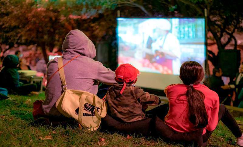 La Mesa celebra noche de Cine al Parque en la vereda La Concha