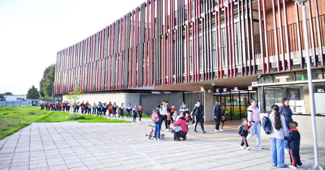 En Bogotá, 725 mil estudiantes de colegios públicos regresaron a clases