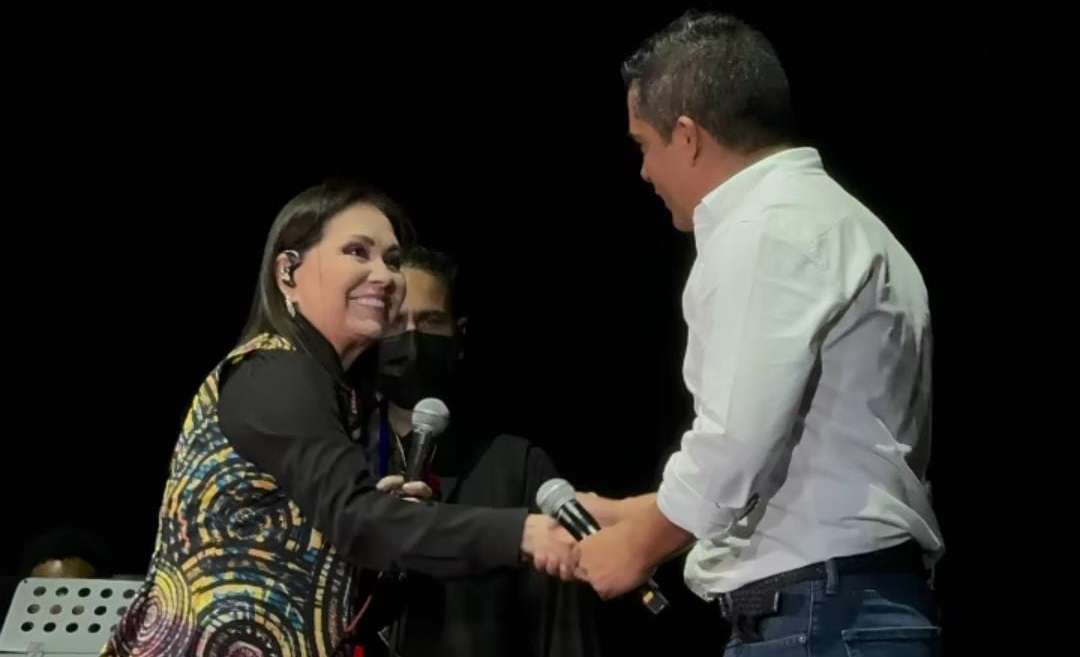 Cota rinde tributo a la voz de México: Ana Gabriel