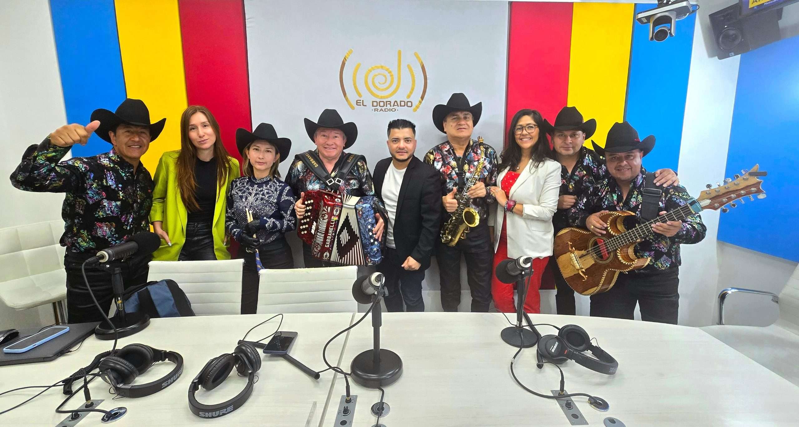 ‘Los Coyotes’ se toman los micrófonos de El Dorado Radio