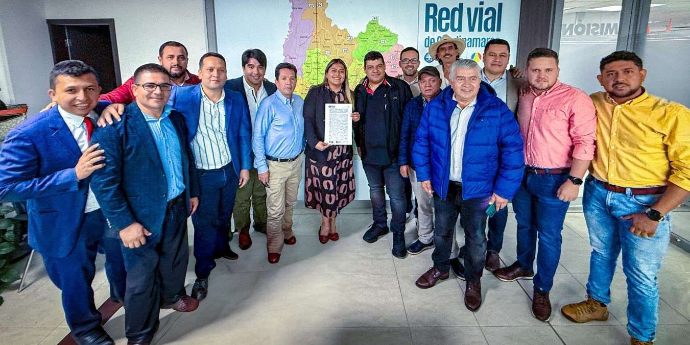 Cundinamarca fortalece sus vías rurales con 58 nuevos equipos de maquinaria amarilla