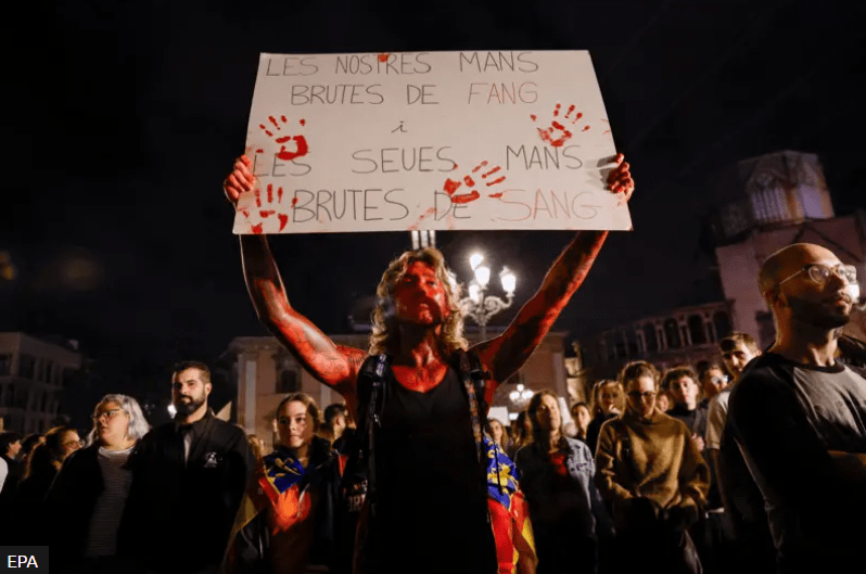 En Valencia, protestas masivas de la ciudadanía por gestión de la DANA
